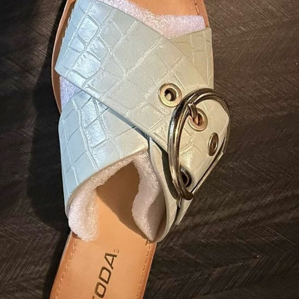 NEW! Soda Women's Light Mint Slide Sandals